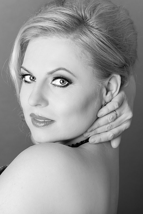 Grafika Wino, kobiety i śpiew -